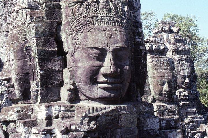 Tre importanti siti archeologici, Tempio di Angkor Wat, Tempio di Angkor Thom, Tempio di Ta Prohm "Corso di un giorno per piccoli turni" 