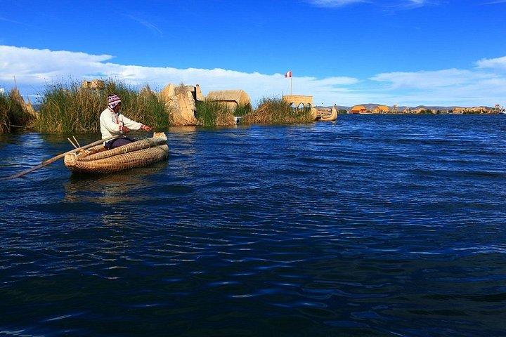 ウロス島とタキーレ諸島の 1 日ツアー (ランチ付き)
