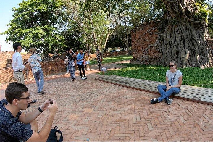 Ciclismo en el parque histórico de Ayutthaya