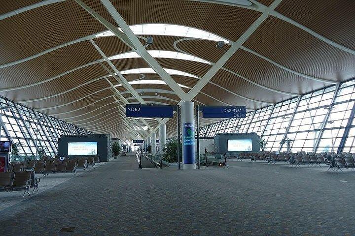 上海浦東空港ホテルからの英語サービスでのプライベート出発送迎