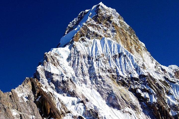 Trek To Aam Dablam Base Camp – 12 DAYS