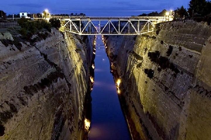 コリントス運河と古代コリントス半日プライベートツアー
