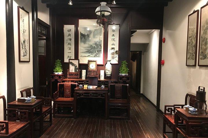 Tour privato di un'intera giornata all'Acquario di Shanghai Xintiandi e Jing’an