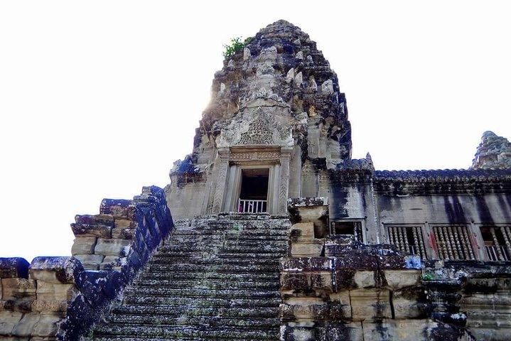 三大遺跡群、アンコールワット寺院、アンコールトム寺院、 タプロム寺院 『一日小回りコース』＜日本語ガイド付き／専用車付き/車内・無料Wi-Fi＞
