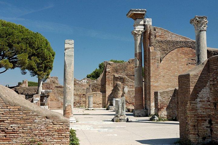 古代オスティア遺跡ローマからのオスティアアンティカのローマ港終日