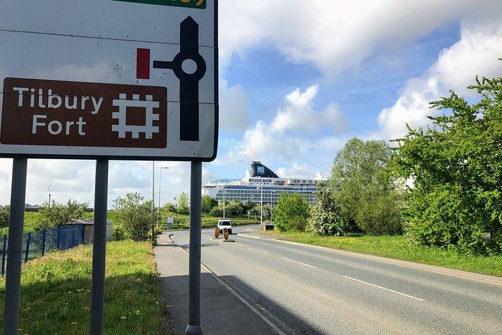 ロンドンティルベリークルーズポートとロンドンガトウィック空港への/からのプライベートトランスファー
