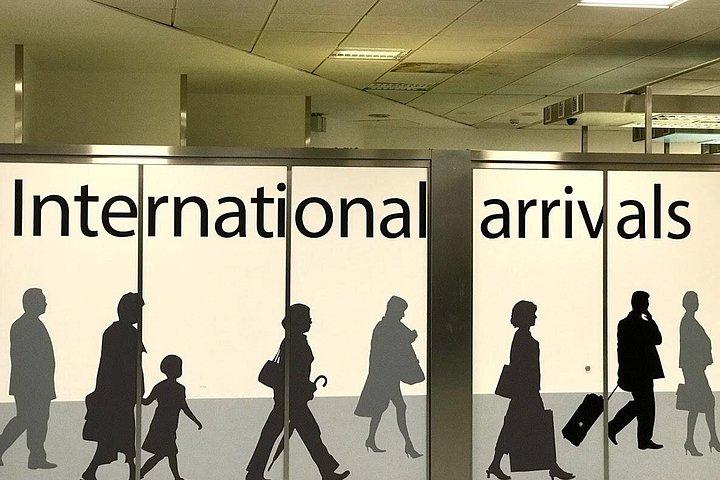 ロンドンティルベリークルーズポートとロンドンガトウィック空港への/からのプライベートトランスファー