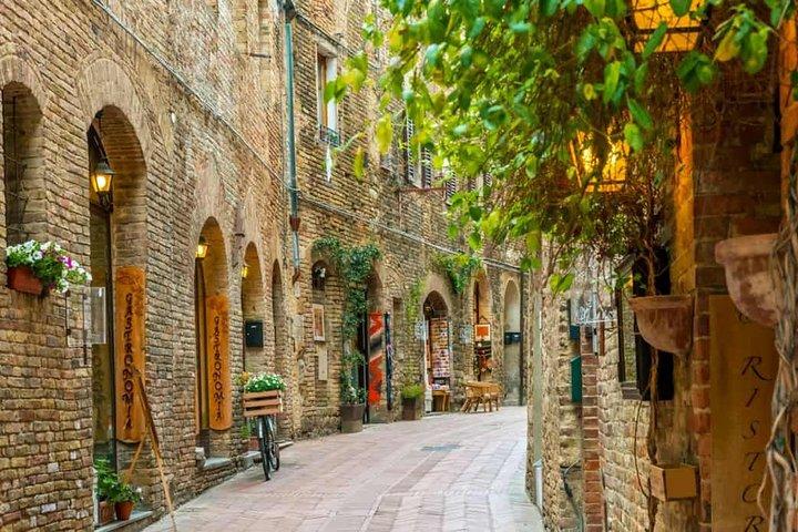 Livorno Port Shor Excursie: Siena San Gimignano lunch en wijnproeverij