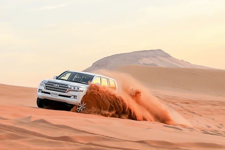 7-hour Small Group 4x4 Desert Safari Tour with Buffet Dinner in Dubai