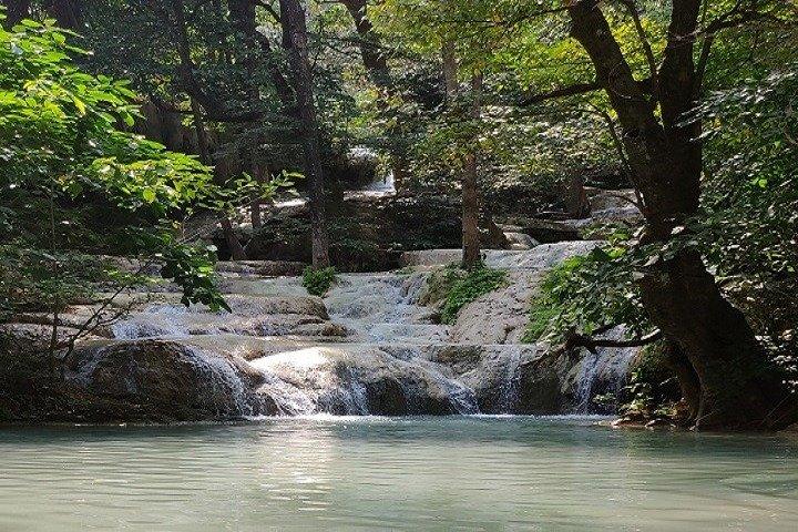 Exklusive Kanchanaburi Highlights & Erawan Wasserfall Tagesausflug
