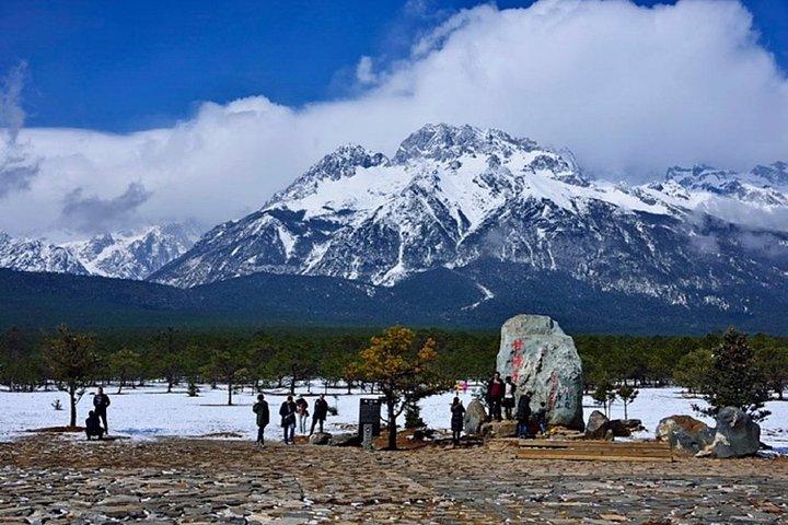 麗江玉龍雪山と黒龍池公園のプライベート日帰りツアー