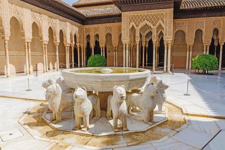 Night tour of the Alhambra and the Nasrid Palaces