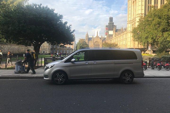 ロンドン中心部またはヒースロー空港からオックスフォード市への専用送迎