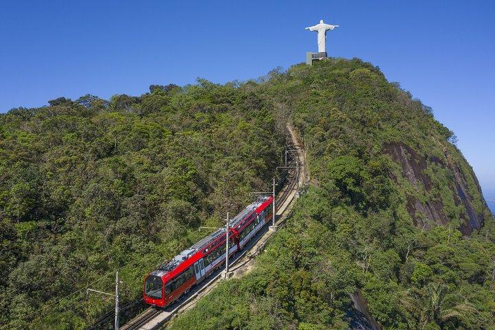 Meio dia no Rio: Cristo de trem, Maracanã, Catedral e Selarón