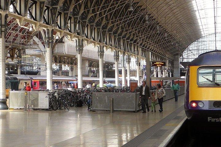 Private transfers between Gatwick Airport - London Paddington Train Station