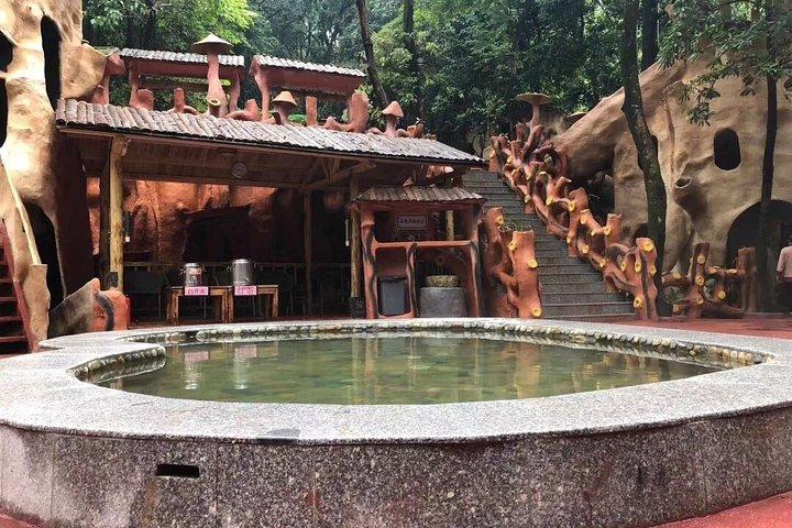 Tour privato notturno a Tianmen Ditch e Jusoul Post da Guangzhou in auto