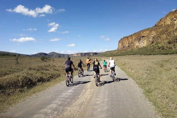 Excursion d'une journée au parc national de Hells Gate et promenade en bateau sur le lac Naivasha