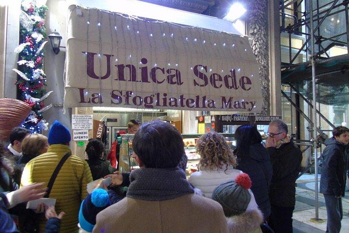 ローマ発ポンペイ・スキップ・ザ・ラインとナポリプライベート終日