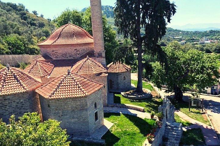 Visitez la mosquée de Gjin Aleksi et le complexe islamique de Xhermehalla