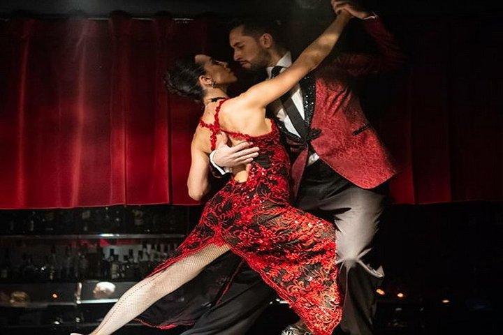 Boleto para el espectáculo Rojo Tango con traslados privados desde el puerto y los hoteles en Buenos Aires