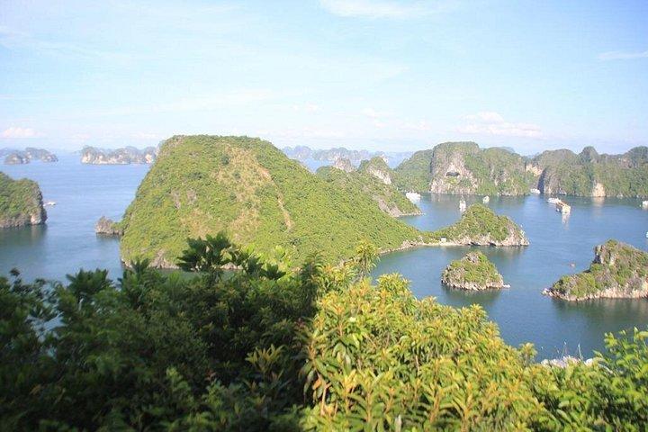 ハロン湾デラックスクルーズ2D / 1N：カヤック、水泳、ティトップ島、驚きの洞窟