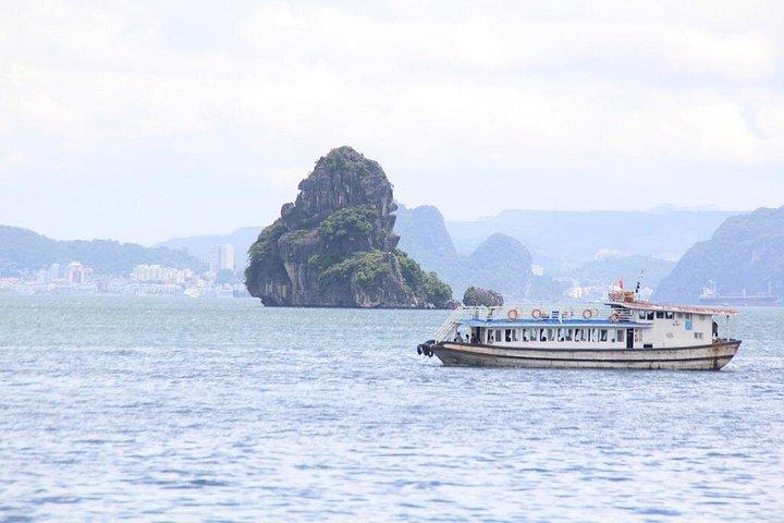 ハロン湾終日クルーズ旅行：カヤック、驚きの洞窟、ティトップ島、ランチ
