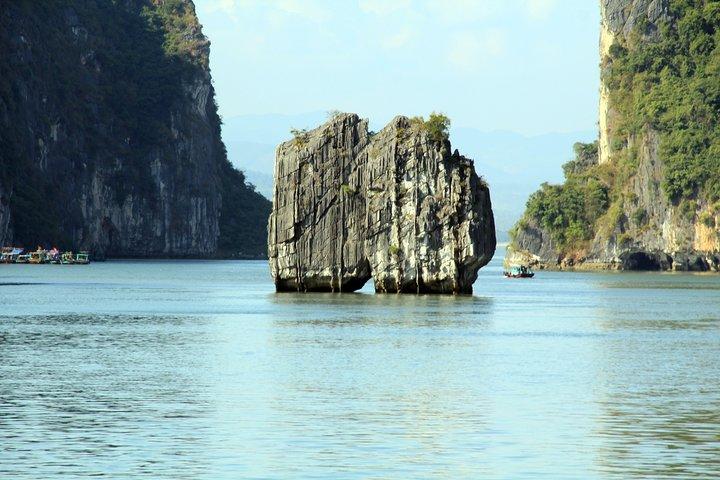 ハロン湾終日クルーズ旅行：カヤック、驚きの洞窟、ティトップ島、ランチ