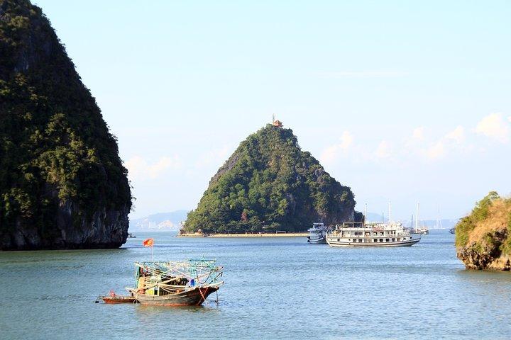 ハロン湾終日クルーズ旅行：カヤック、驚きの洞窟、ティトップ島、ランチ