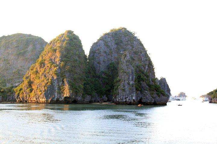 ハロン湾終日クルーズ旅行：カヤック、驚きの洞窟、ティトップ島、ランチ