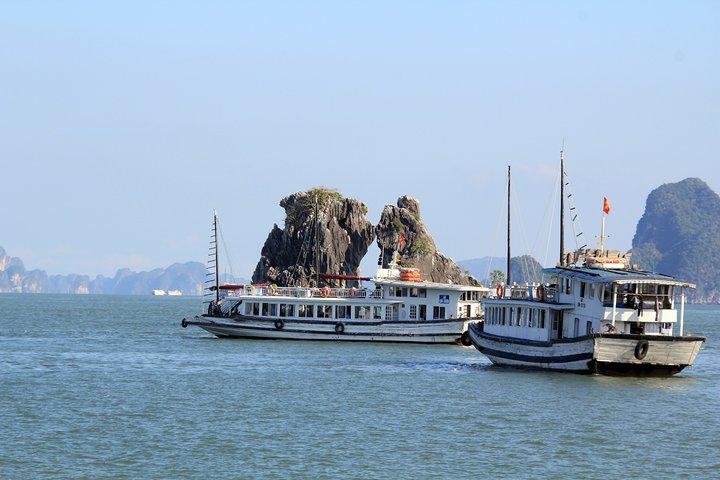 ハノイからのハロン湾一日ツアー：Thien Cung、Dau Go洞窟とカヤックを訪問