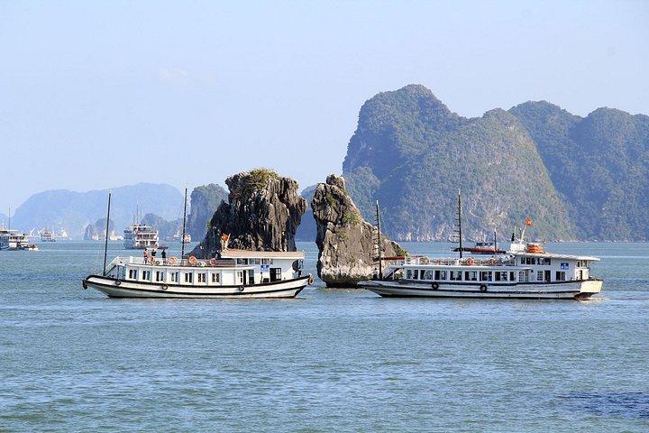 ハロン湾終日クルーズ旅行：カヤック、驚きの洞窟、ティトップ島、ランチ