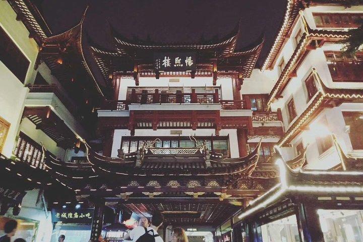 上海旧市街と地元の食べ物のプライベートイブニングツアー