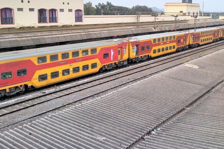 Tour di Delhi di un'intera giornata da Jaipur in treno a due piani