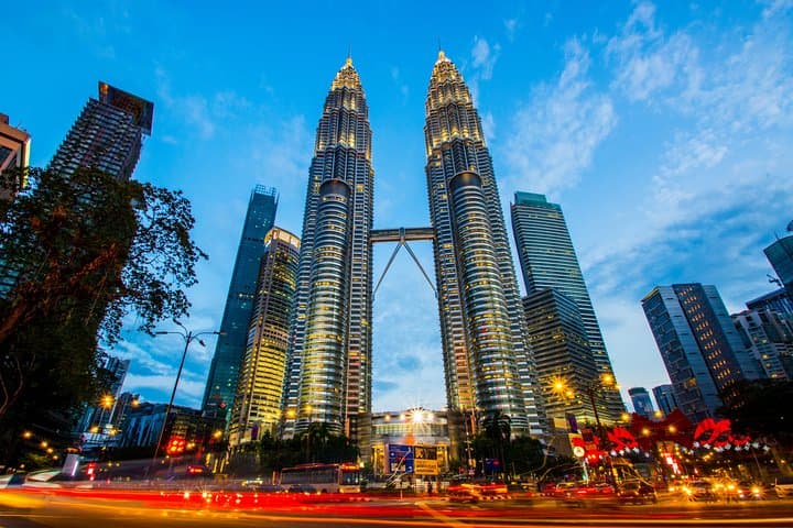 Sit Back & Relax - Kuala Lumpur to Singapore MPV Transfer