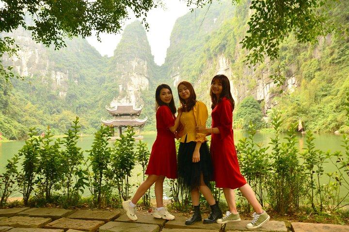Ninh Binh Day Tour: Bai Dinh Trang An boat trip