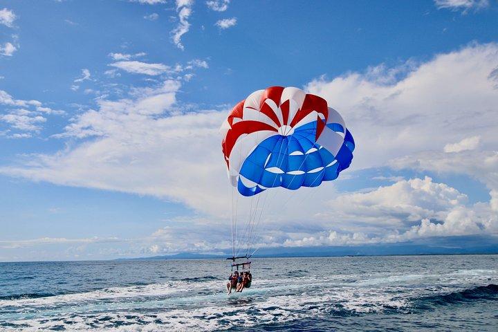 Boot Parasailing mit Aguas Azules