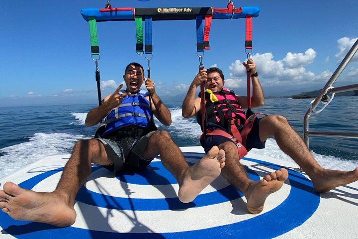 Boot Parasailing mit Aguas Azules