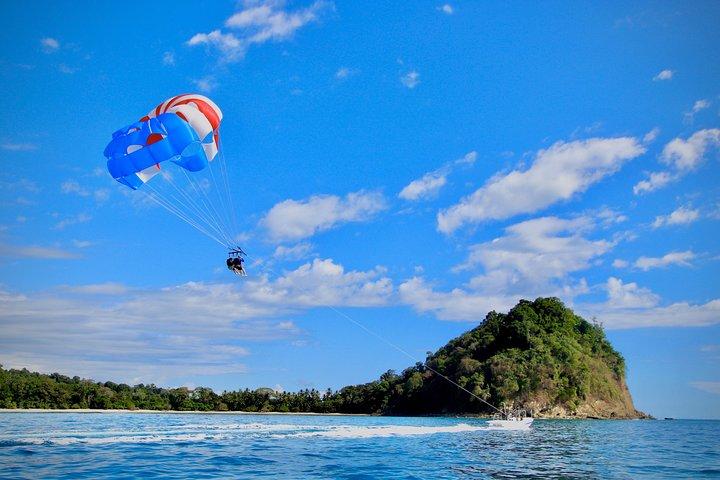 Boot Parasailing mit Aguas Azules