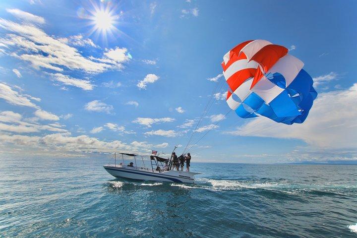 Boot Parasailing mit Aguas Azules