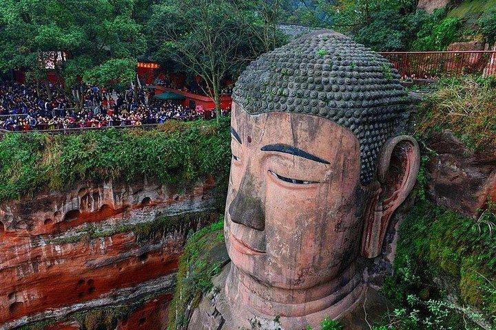 楽山大仏と黄龍渓古鎮日帰りツアー