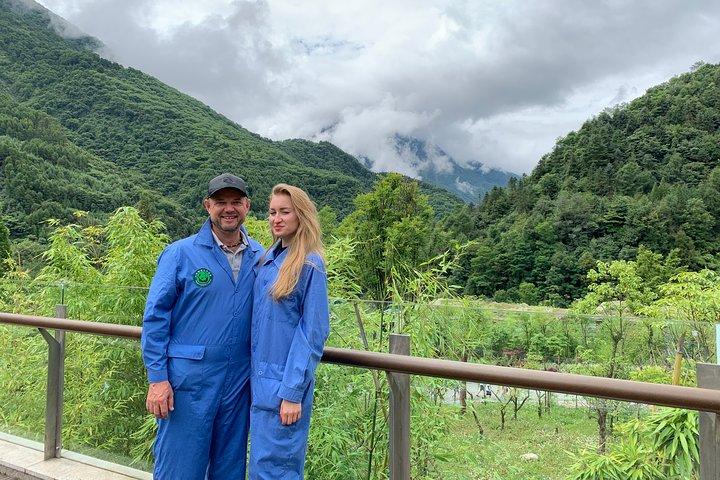 Tour privato di Wolong Panda Base e Earthquake Site Day