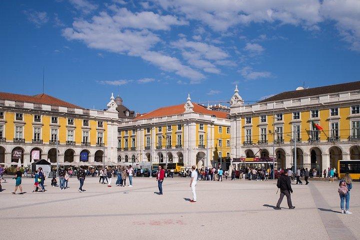 Private 8-hour Tour in Lisbon with Hotel pick up