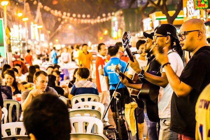 プライベートツアー：地元のナイトマーケット＆ママック屋台でレパック-レパック