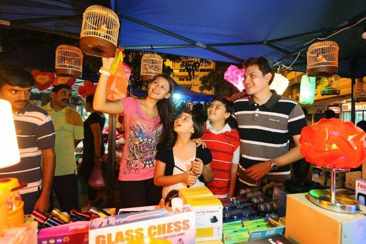 プライベートツアー：地元のナイトマーケット＆ママック屋台でレパック-レパック