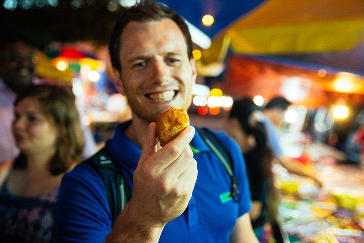 プライベートツアー：地元のナイトマーケット＆ママック屋台でレパック-レパック