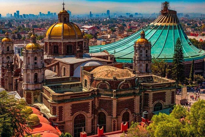 Private City Tour Mexico City -Teotihuacan - Basilika med Fotograf
