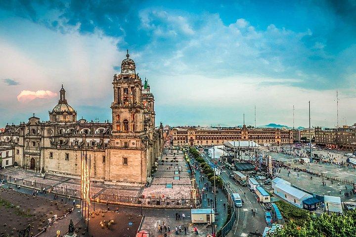 Private City Tour Mexico City -Teotihuacan - Basilika med Fotograf