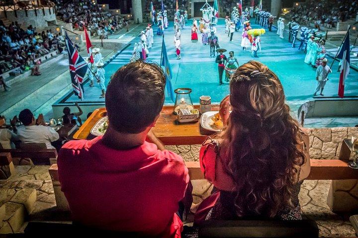 プライベートツアートゥルムと夜のショーin the Park Xcaret