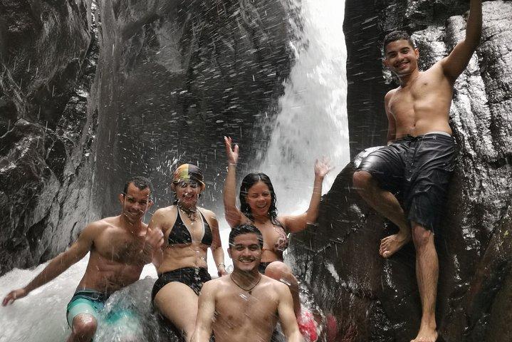 Tour d'aventure à la cascade Pozo Azul
