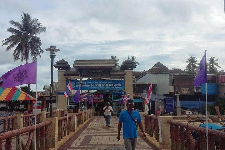 Phi Phi Island à la ville de Krabi par ferry